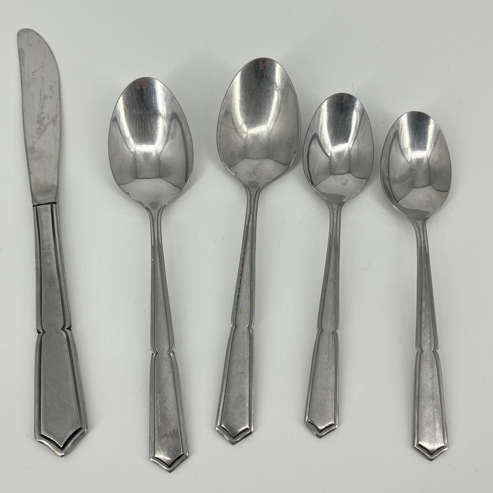 Rogers Vintage Crestvu Stainless Flatware Large Spoon Teaspoons Butter Knife Set